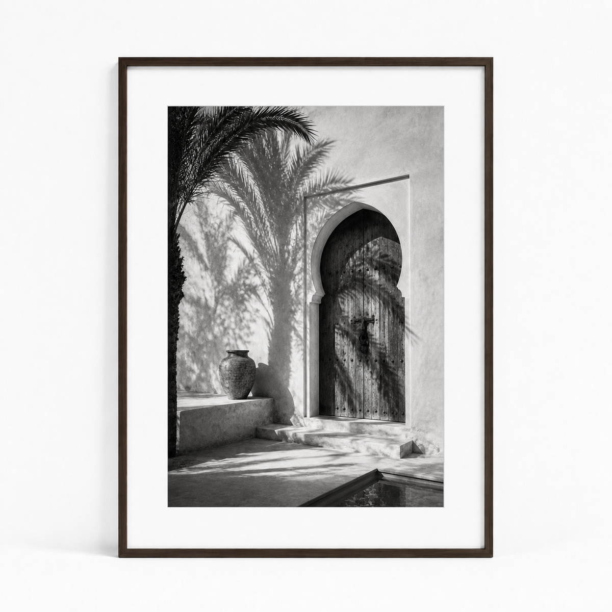 Tableau encadré Marocain Noir & Blanc – L'entrée du Riad – Tableau Encadré Premium, S : 30x20cm, Cadre Noir Mat